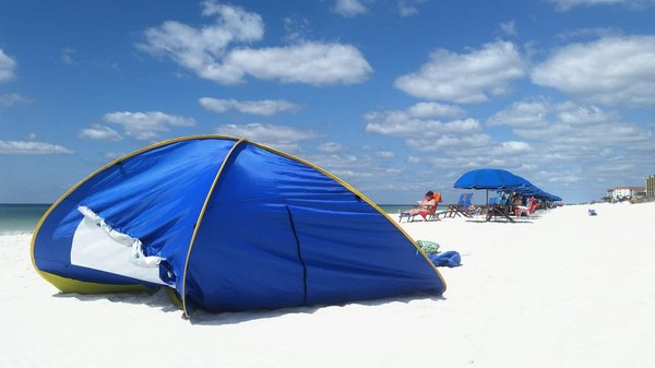 Le camping Cala Gogo offre-t-il un accès direct à la plage ?