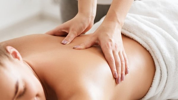 Quels services de bien-être sont proposés au camping à Aubenas ?
