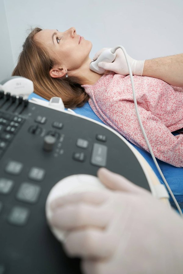 La Clinique de Rosemère offre-t-elle des services d'endocrinologie ?