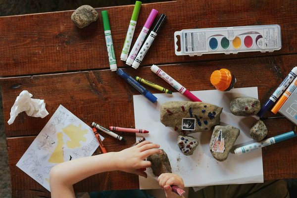 Quelle est l'influence du surréalisme sur la perception de la réalité dans l'art français ?
